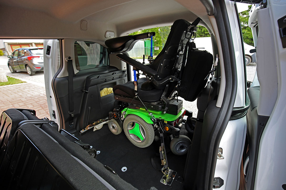 Kotvící zařízení invalidního vozíku - ráčnové ve voze PEUGEOT Partner