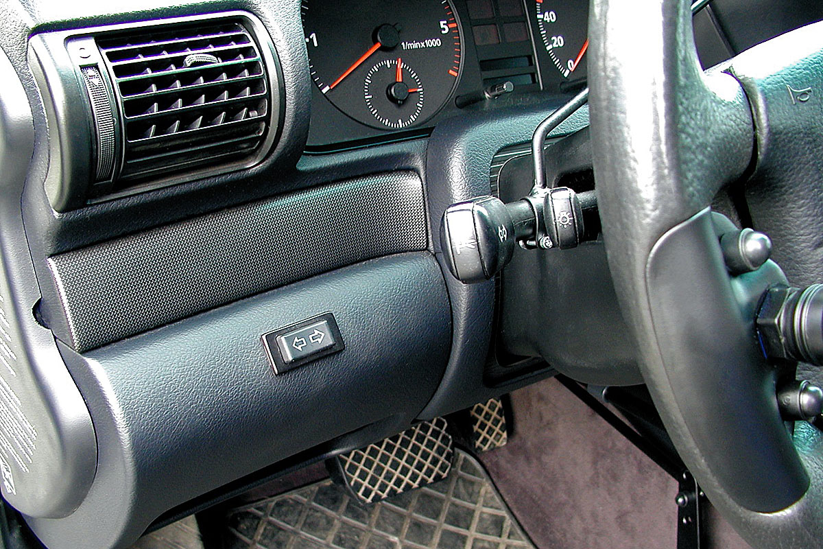 Elektrický posuv sedačky - umístění vypínače ve voze AUDI A4 Avant