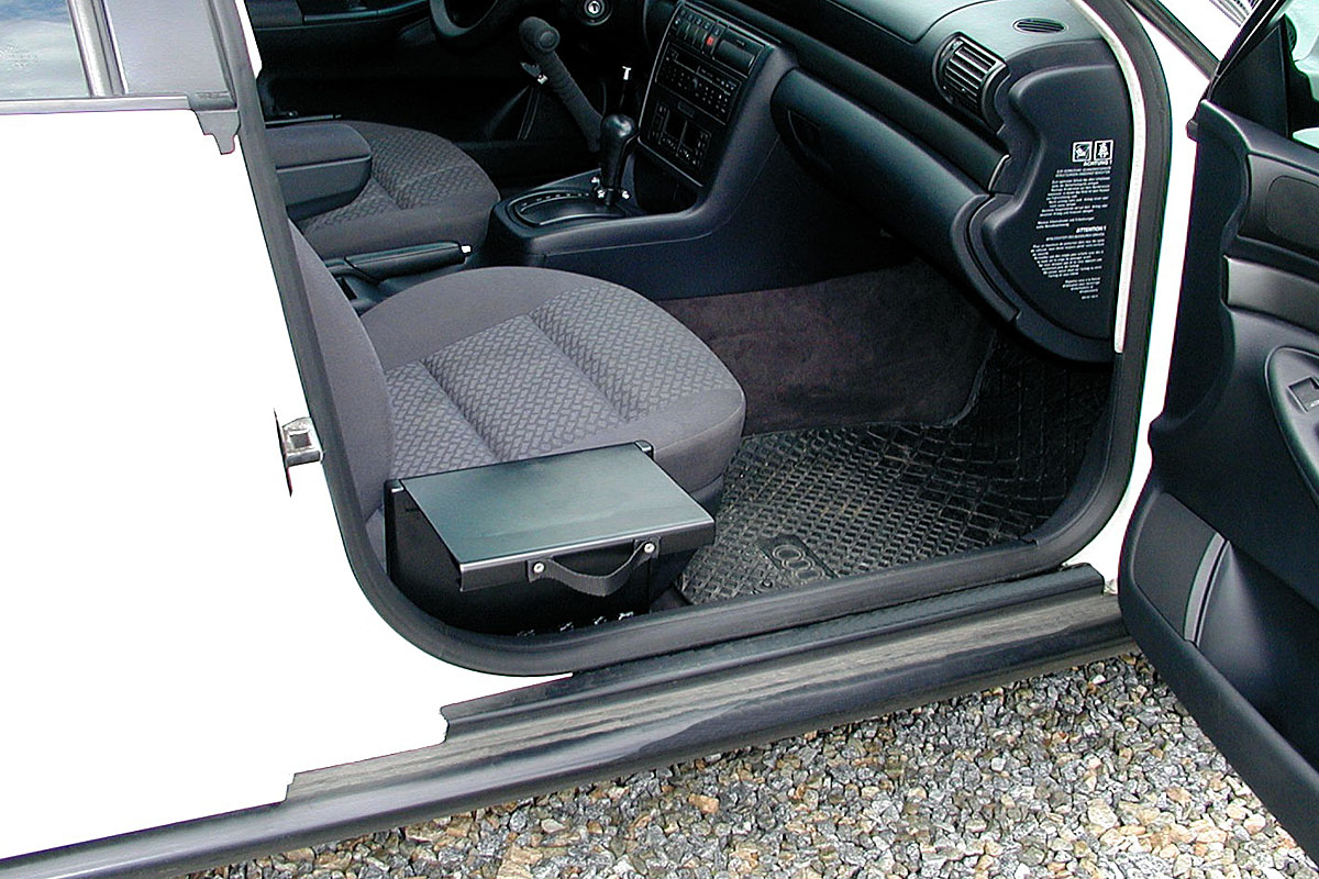 Mechanické přesedací zařízení - pevné ve voze AUDI A4 Avant