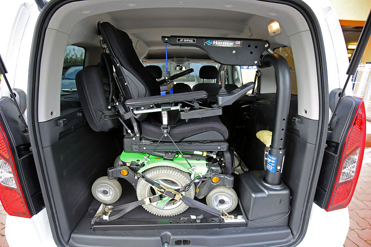 Elektrický jeřábek zavazadlový Harmar ve voze PEUGEOT Partner
