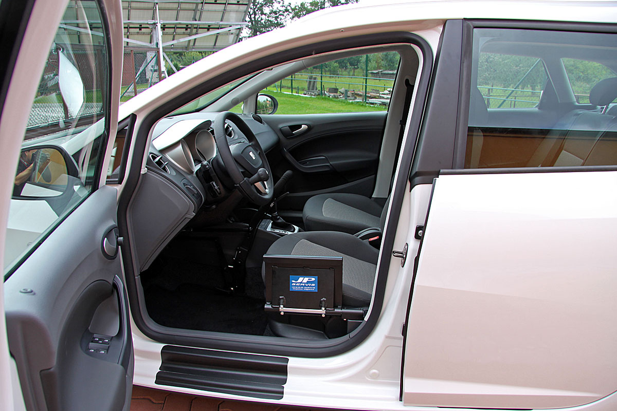 Mechanické přesedací zařízení - mobilní ve voze SEAT Ibiza