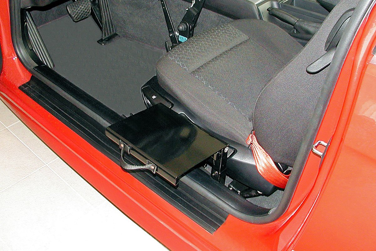 Mechanické přesedací zařízení - mobilní ve voze BMW 320i