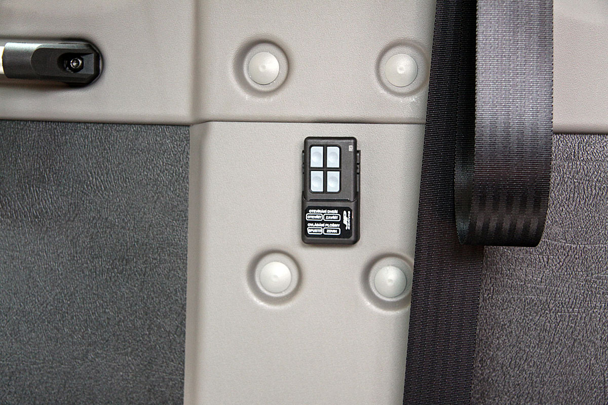 Elektrické otevírání zadních dvoukřídlích dveří ve voze OPEL Movano