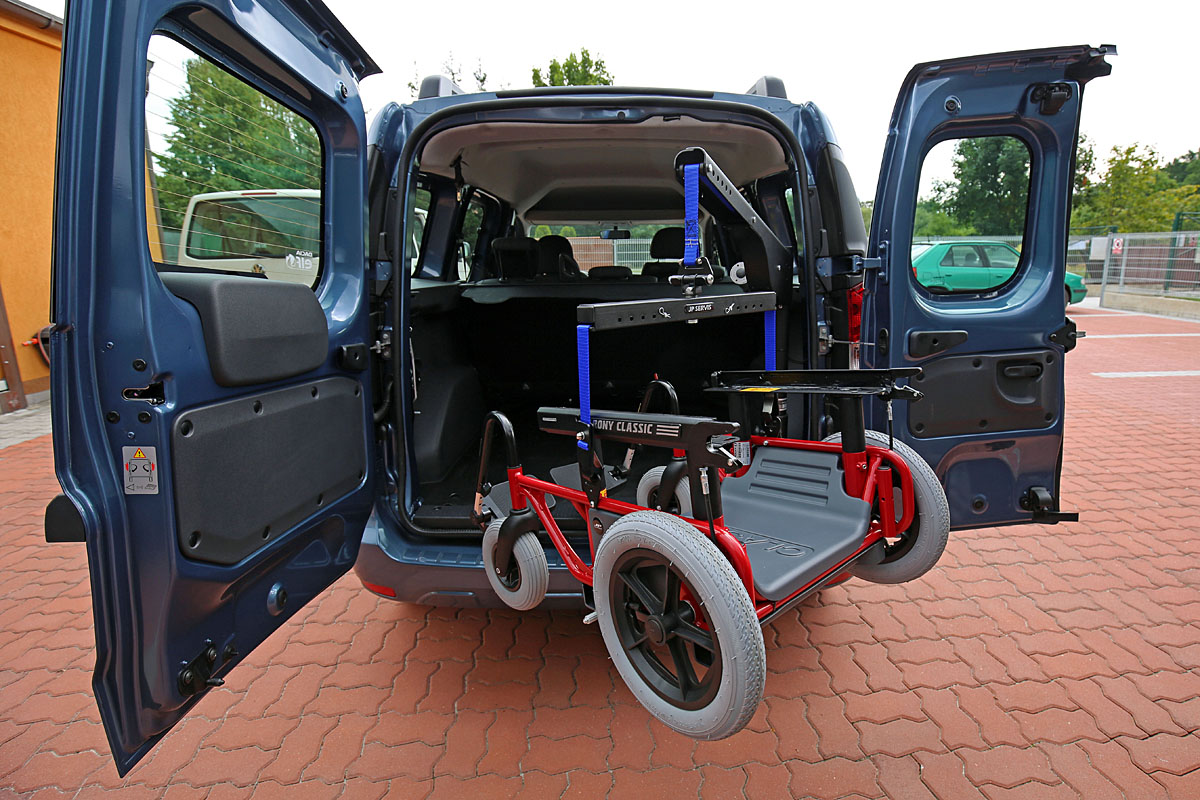 Elektrický jeřábek zavazadlový Harmar ve voze DACIA Dokker