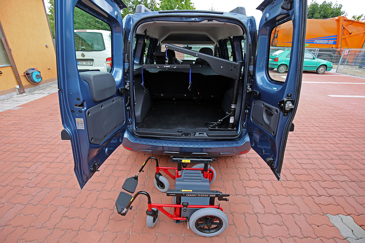 Elektrický jeřábek zavazadlový Harmar ve voze DACIA Dokker