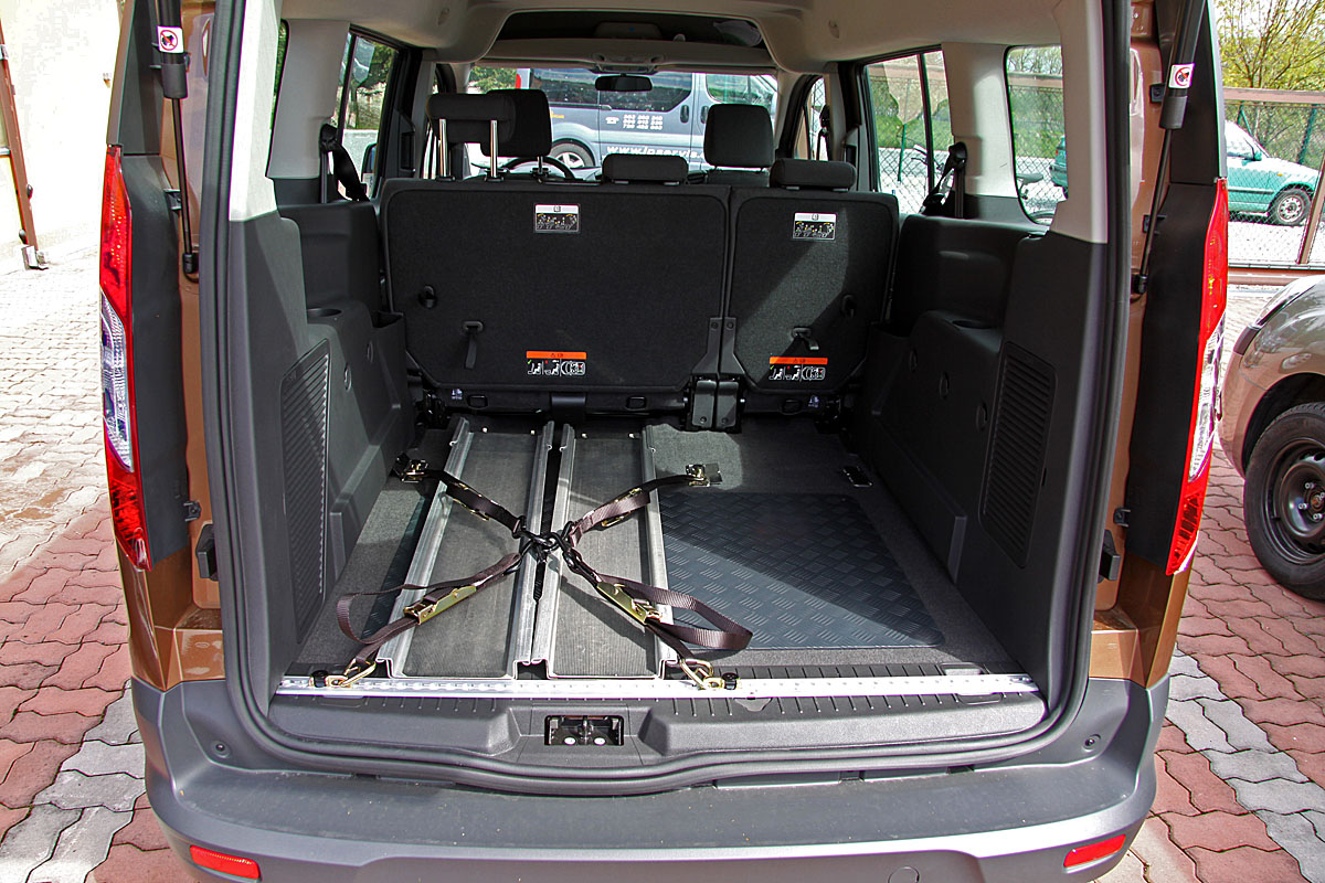 Kotvící zařízení invalidního vozíku - ráčnové ve voze FORD Tourneo