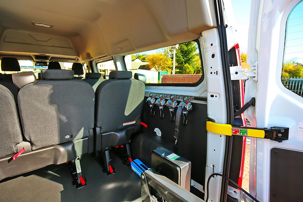 Kotvící zařízení – samonavíjecí ve voze FORD Transit Custom