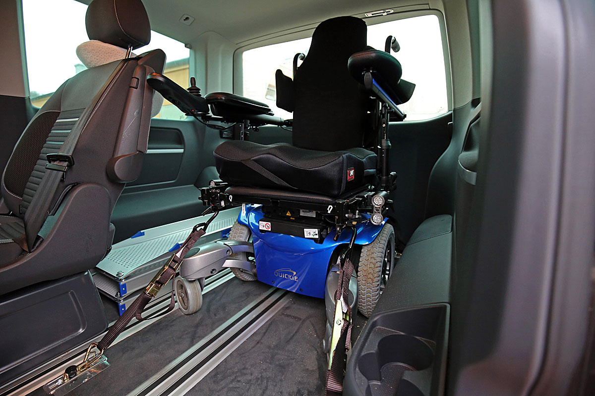 Kotvící zařízení invalidního vozíku - ráčnové ve voze VW Multivan