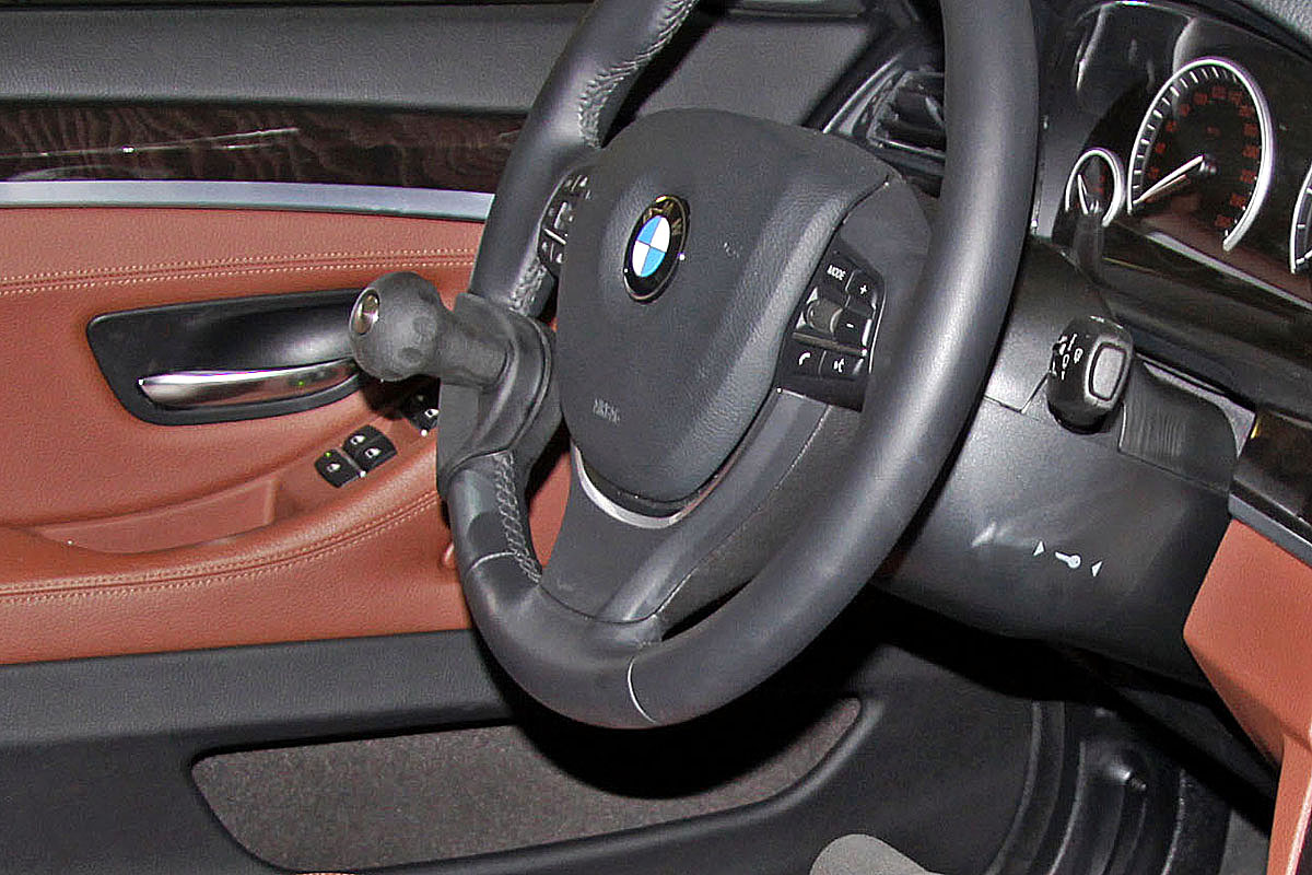 Nást. na vol. - rych. up. koule LODGESONS ve voze BMW Touring