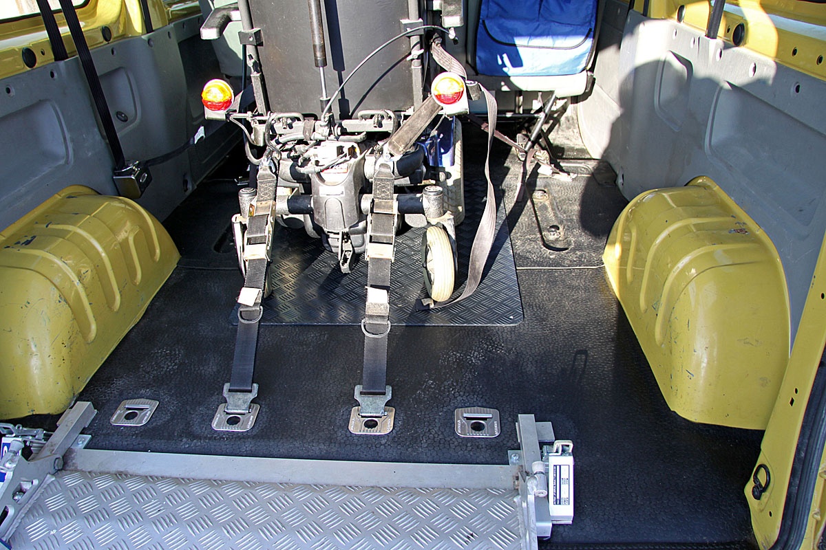 Kotvící zařízení invalidního vozíku - ráčnové ve voze RENAULT Trafic