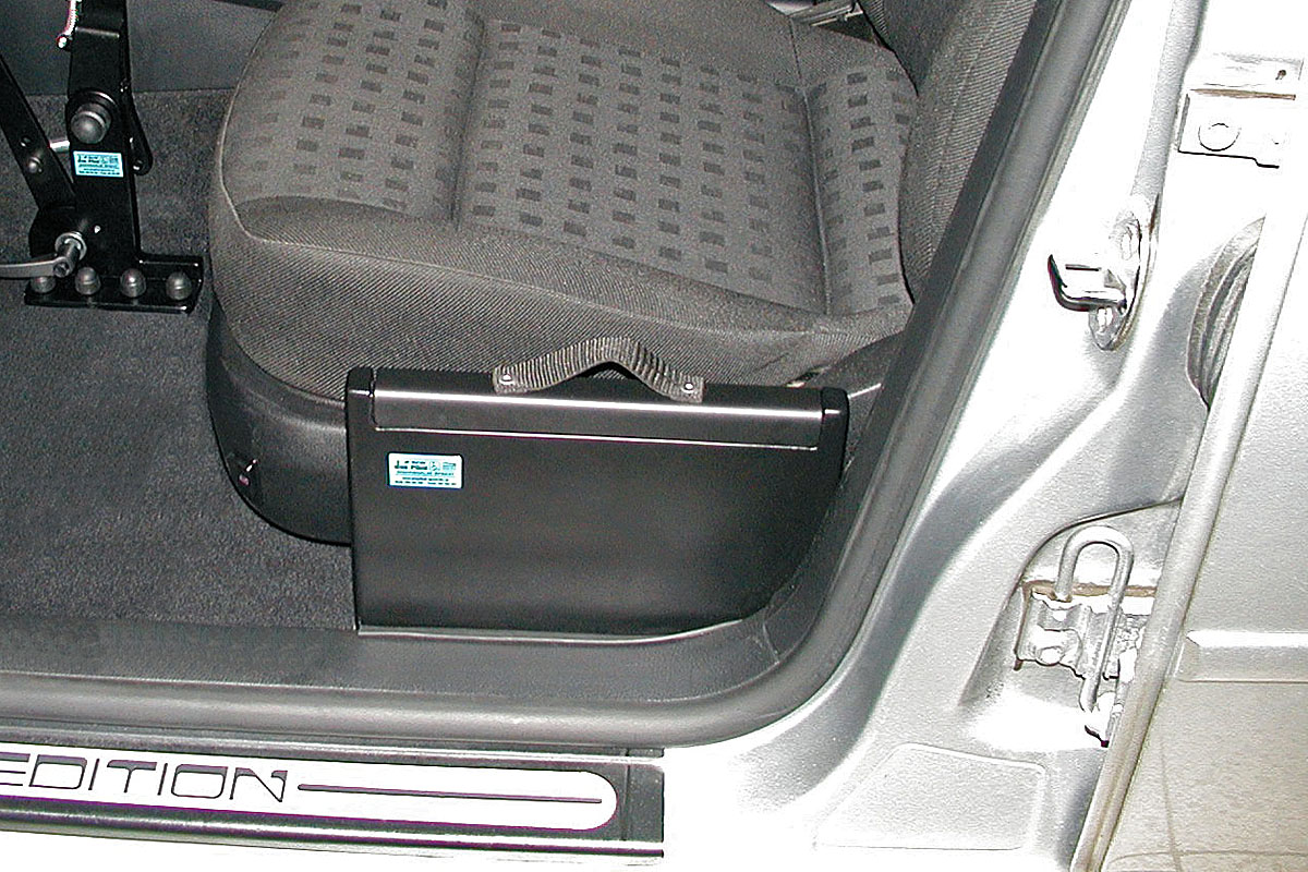 Mechanické přesedací zařízení - pevné ve voze VW Bora