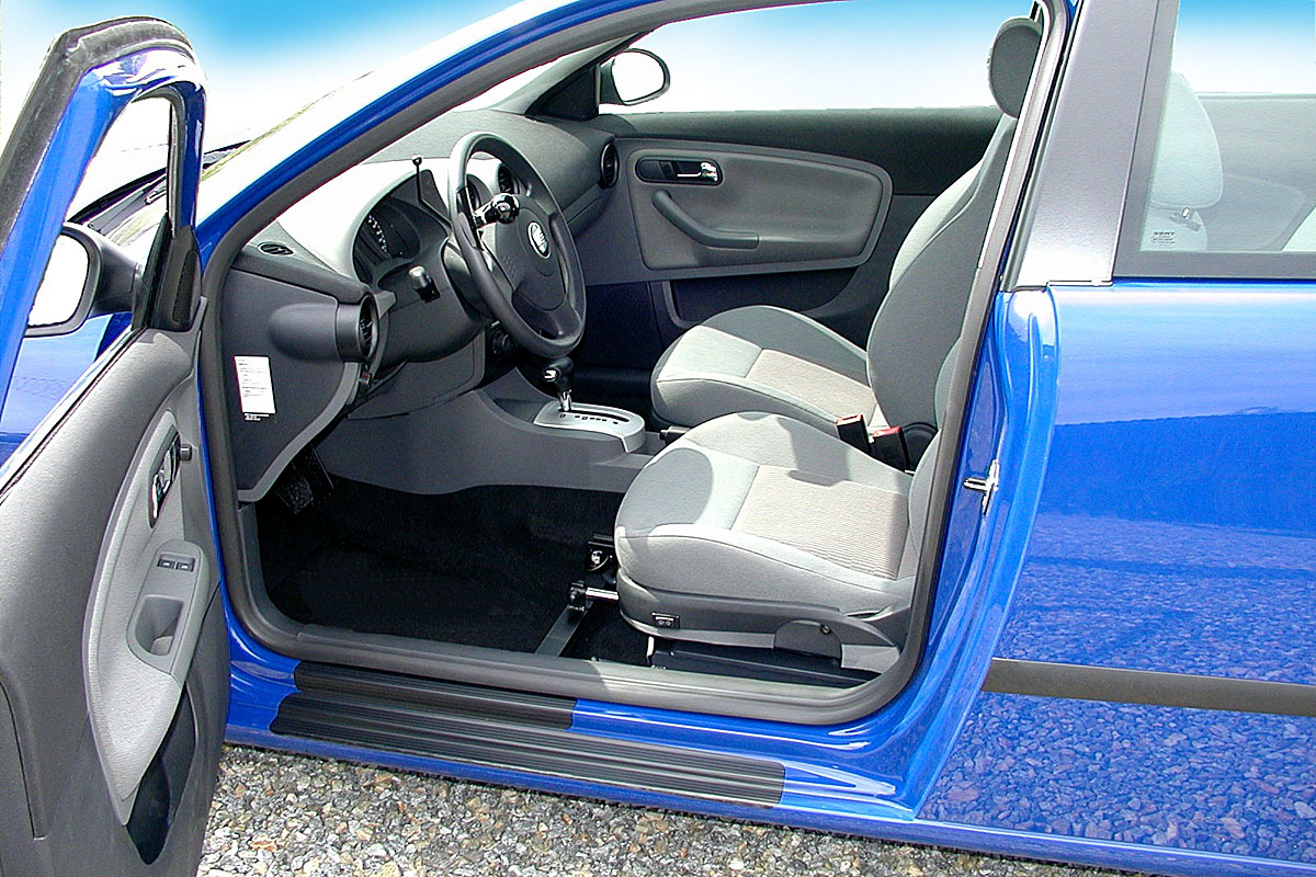 Mechanicky otočná sedačka ve voze SEAT Ibiza