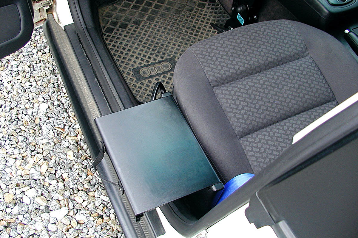 Mechanické přesedací zařízení - pevné ve voze AUDI A4 Avant
