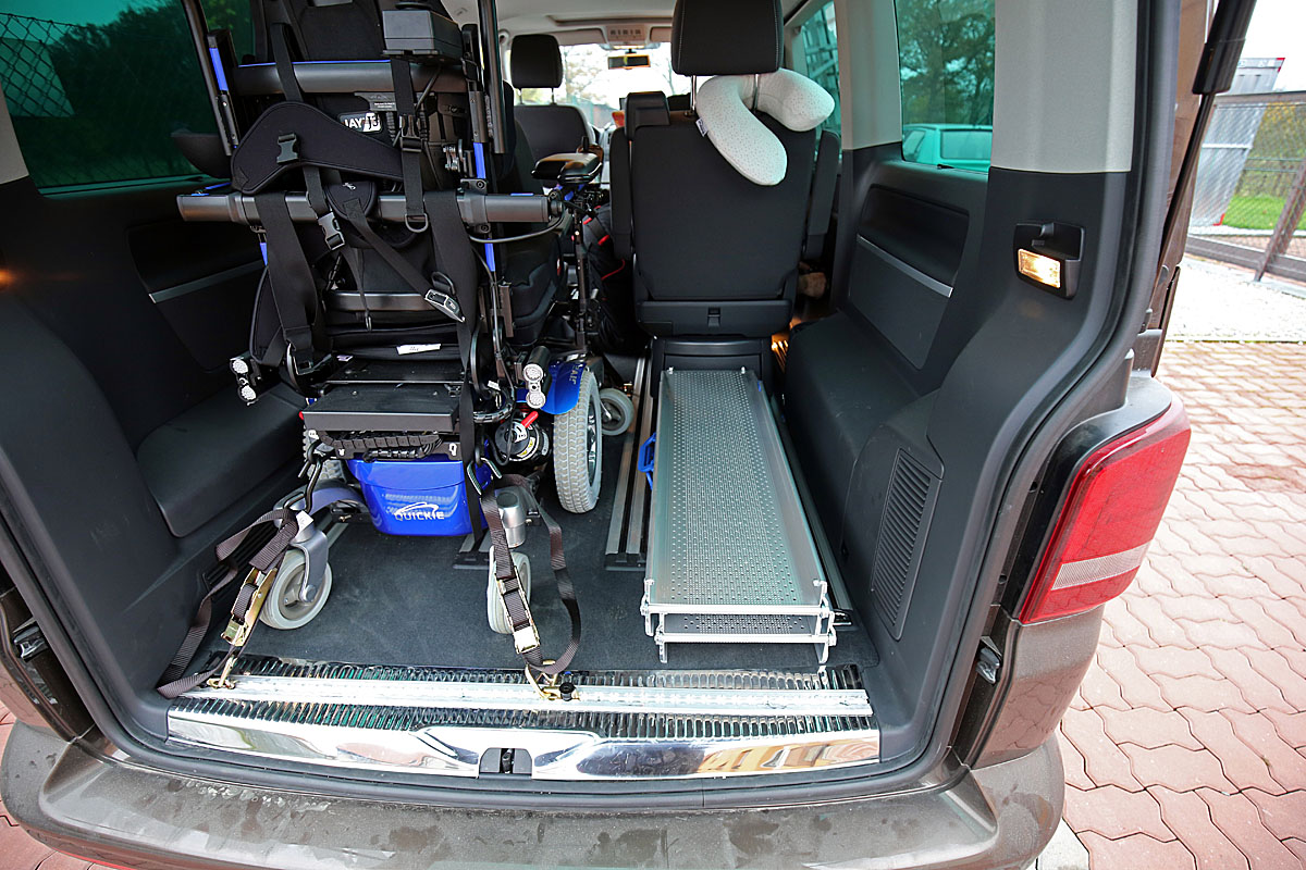 Kotvící zařízení invalidního vozíku - ráčnové ve voze VW Multivan