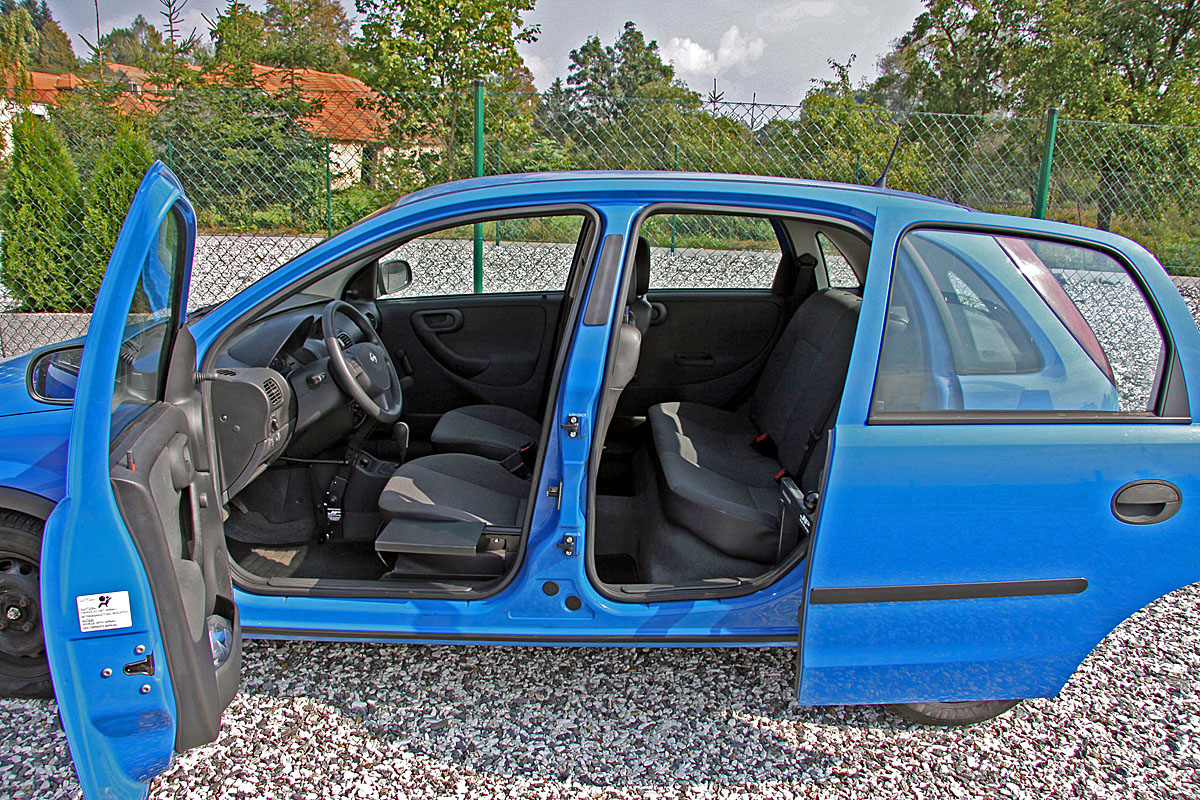 Mechanické přesedací zařízení - mobilní ve voze OPEL Corsa