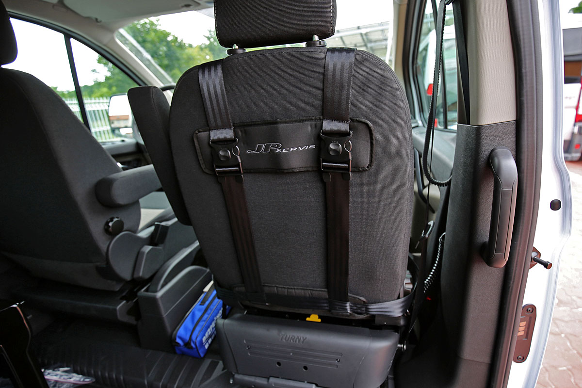 Pomocné univerzální stabilizační pásy - JP Systém ve voze FORD Tourneo