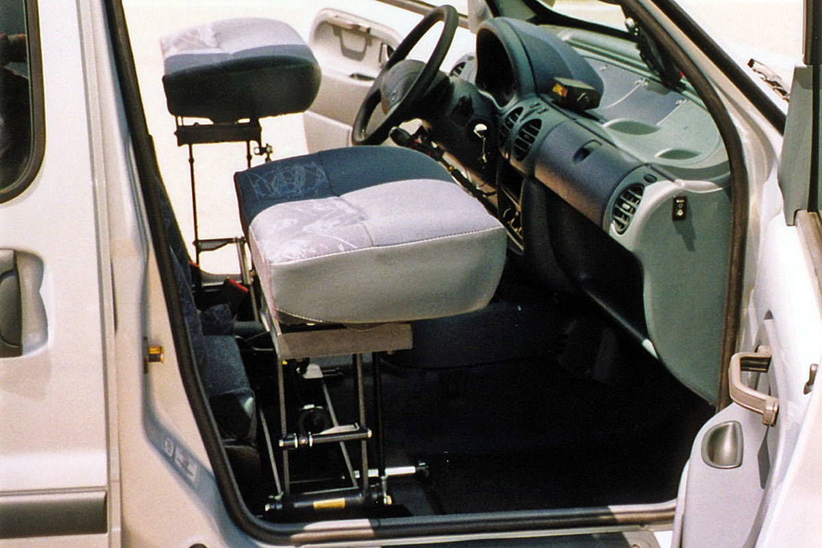 Elektricky zvedací sedadlo MYOPAT ve voze RENAULT Kangoo