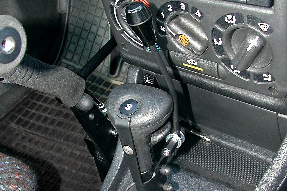 Nástavec páky jízdních režimů – kvadro ve voze OPEL Astra