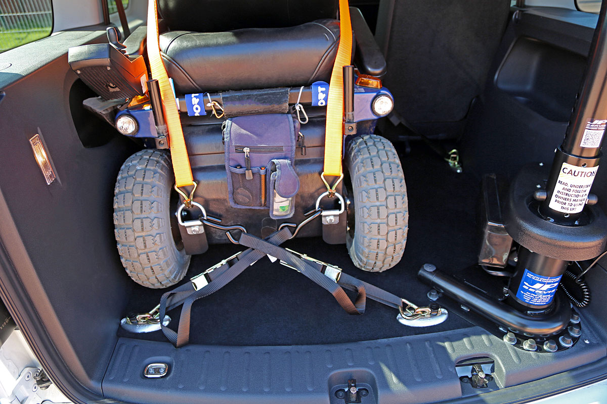 Kotvící zařízení invalidního vozíku - ráčnové ve voze VW Caddy