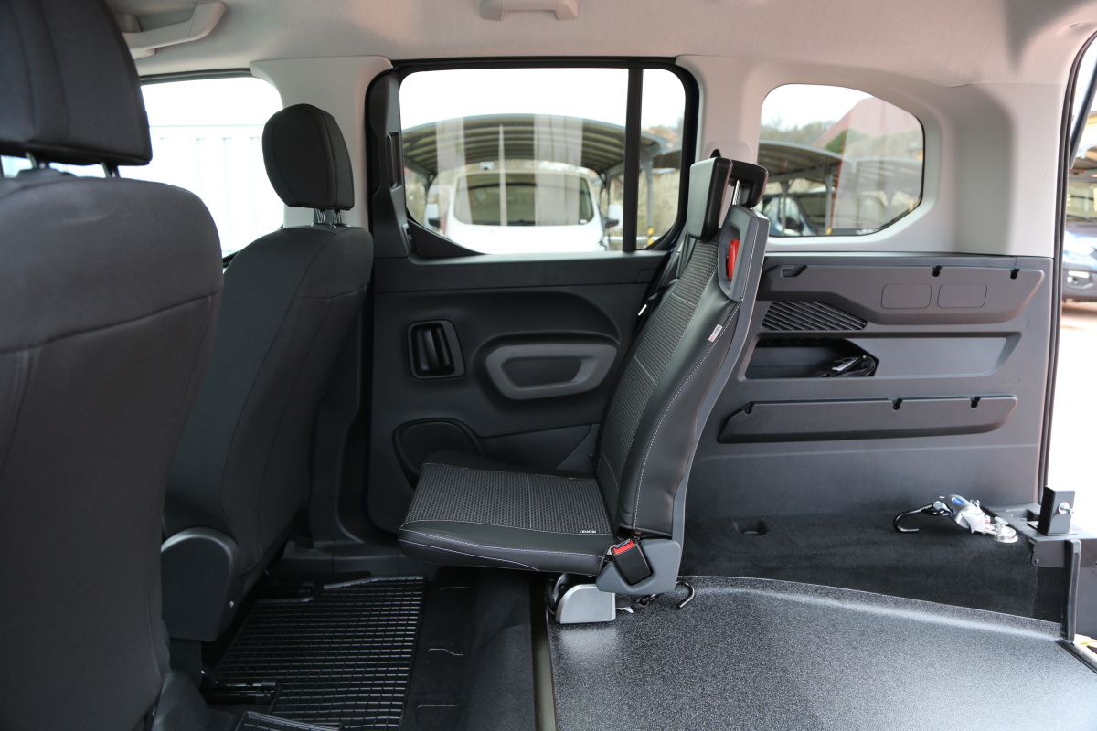 Multifunkční sedadlo do třetí řady TRIBUS - SEAT ve voze Peugeot Rifter