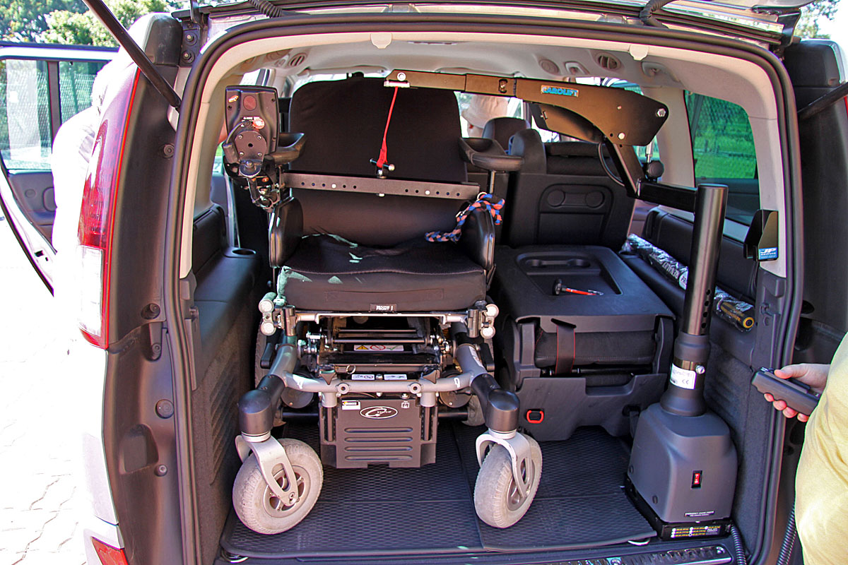 Elektrický jeřábek zavazadlový Carolift ve voze RENAULT Espace