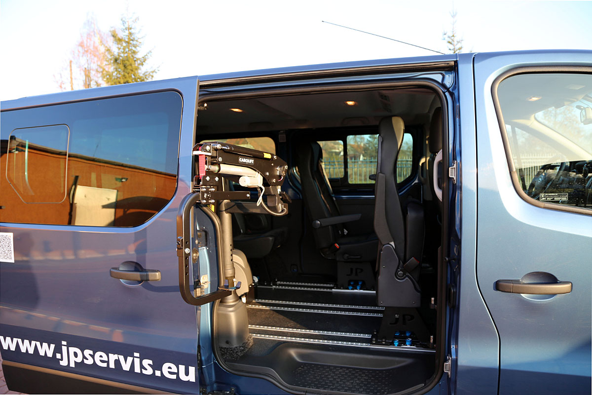 Elektrický jeřábek zavazadlový Carolift ve voze OPEL VIVARO-B
