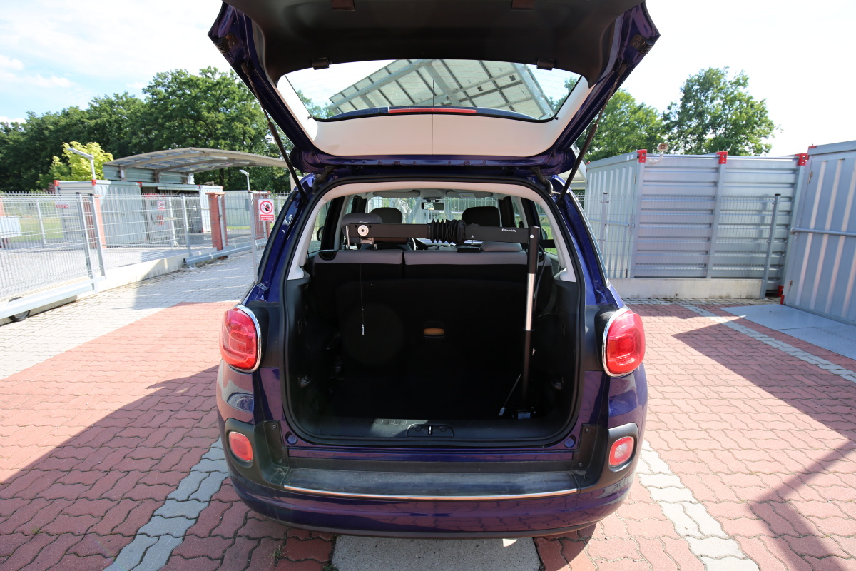 Elektrický jeřábek zavazadlový Carolift ve voze FIAT 500L