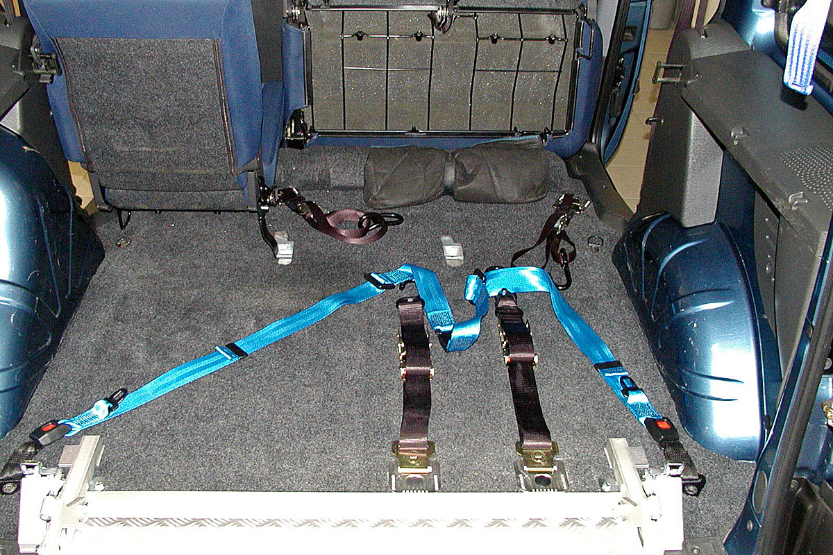 Kotvící zařízení invalidního vozíku - ráčnové ve voze FIAT Doblo