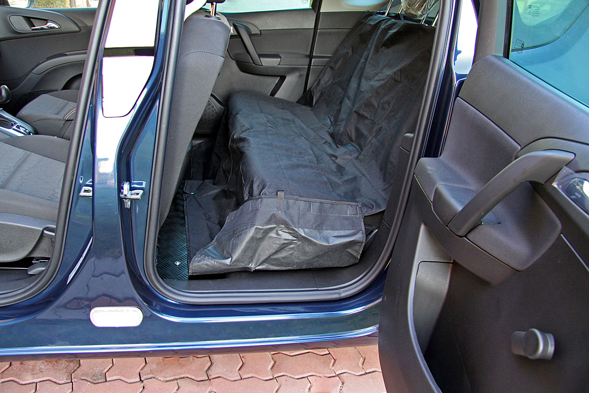 Ochranný kryt zadních sedadel ve voze OPEL Meriva