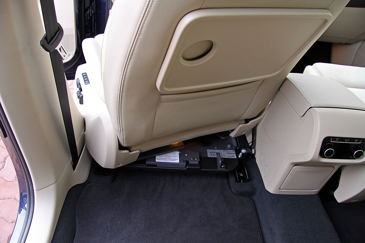 Mechanicky otočná sedačka ve voze VW Sharan