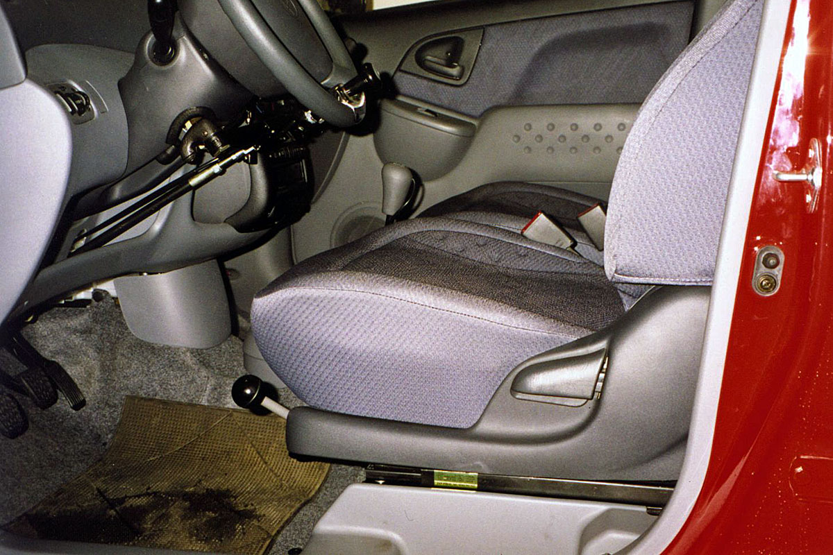 Mechanicky otočná sedačka ve voze TOYOTA Yaris Verso