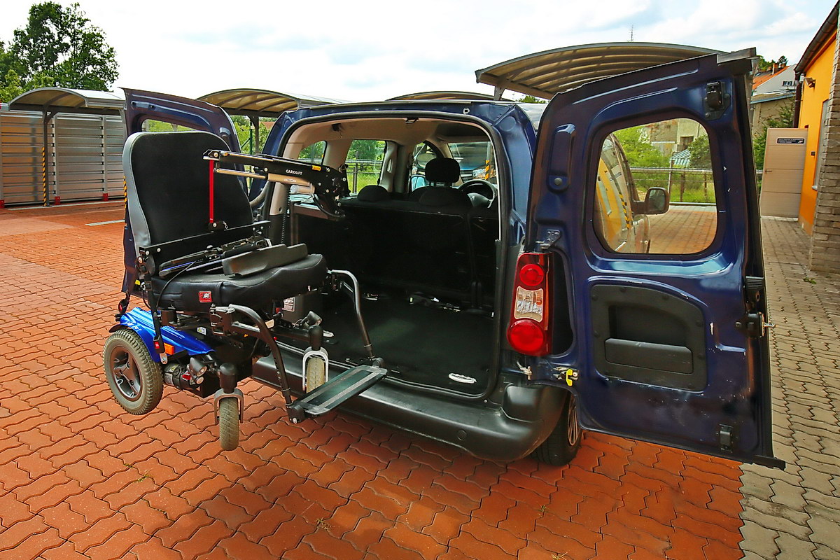 Elektrický jeřábek zavazadlový Carolift ve voze PEUGEOT Partner Tepee