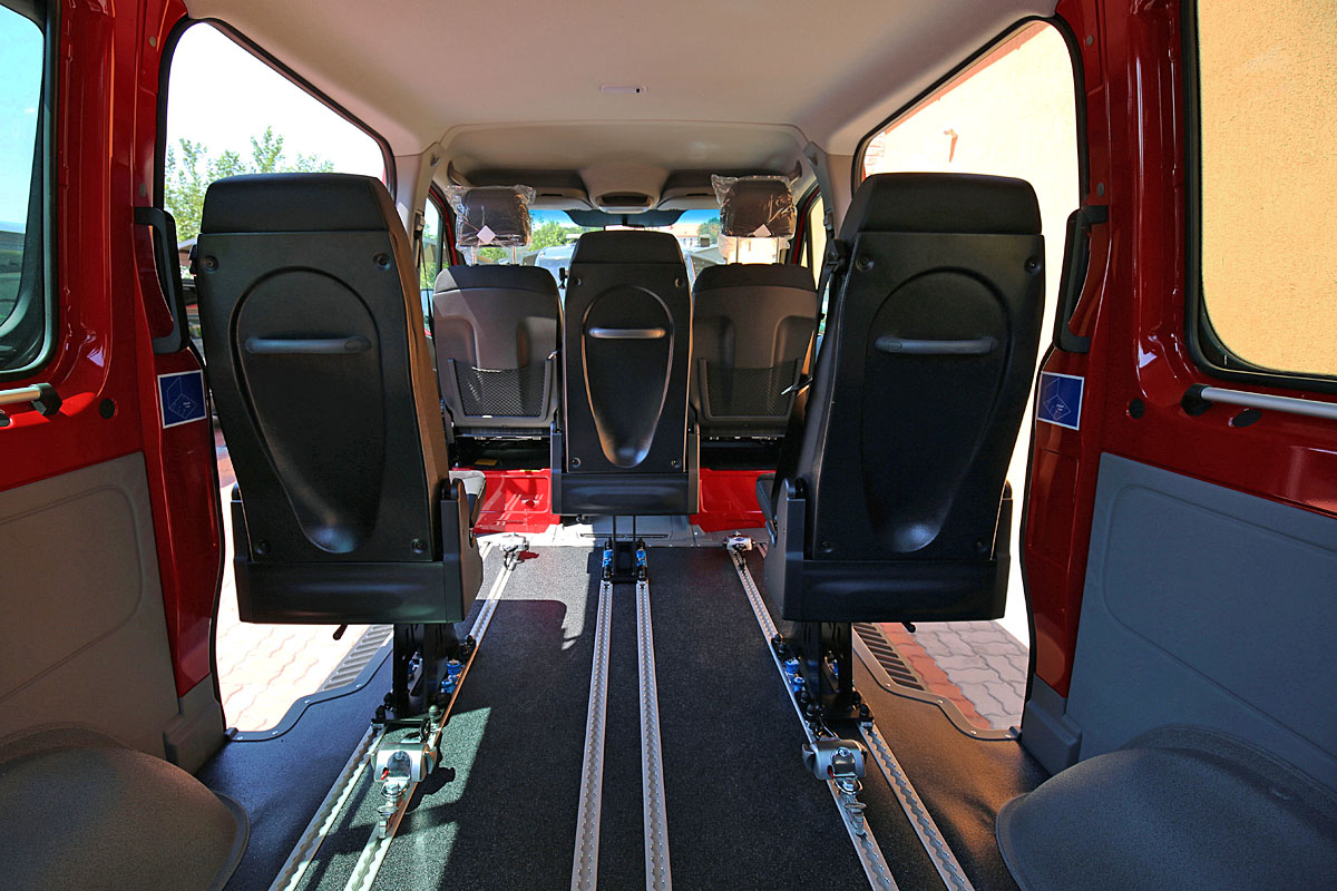 Multifunkční sedadlo s integ. bezpeč. pásem ve voze MB Sprinter