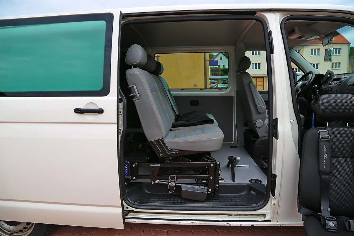 Elektrické přesedací zařízení - EZZ 100 ve voze VW Transporter