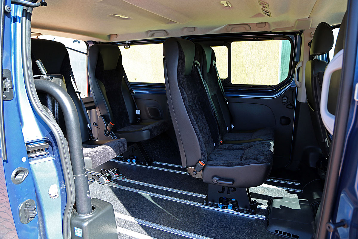 Multifunkční sedadlo s integ. bezpeč. pásem ve voze OPEL VIVARO-B