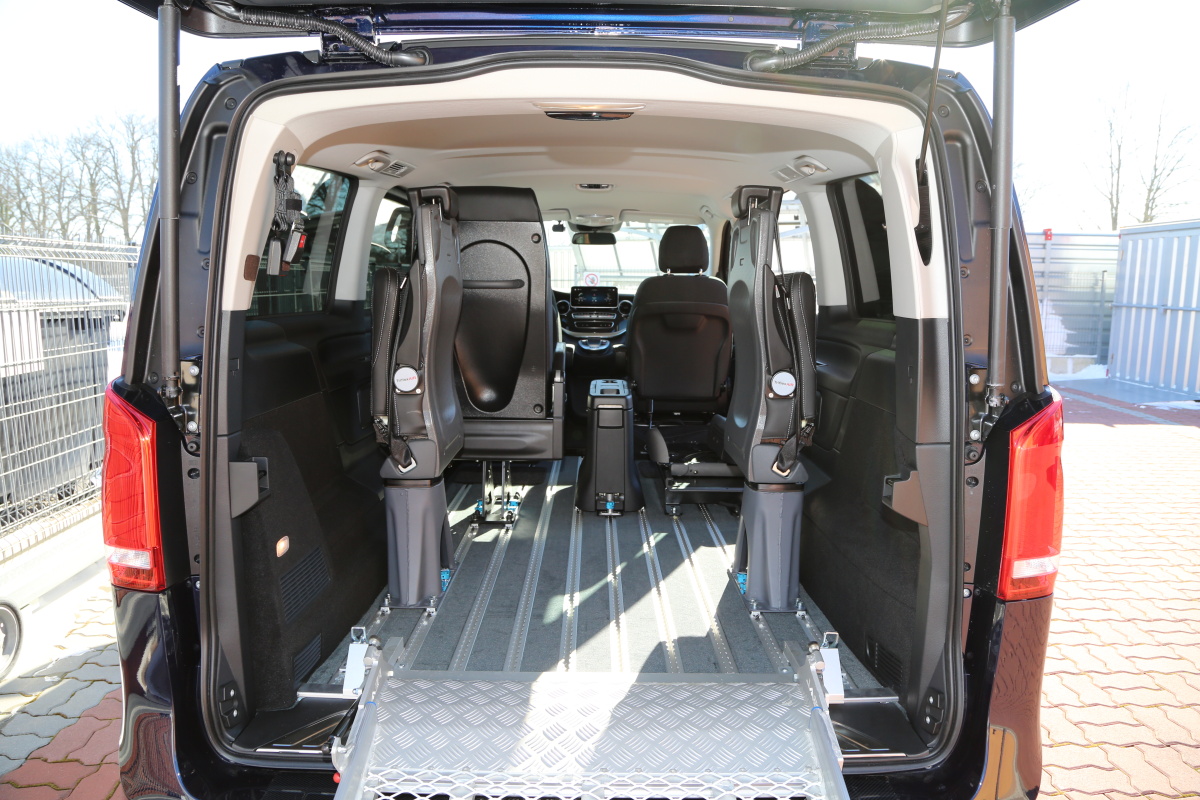 Multifunkční sedadlo do třetí řady TRIBUS - SEAT ve voze Mercedes-Benz DEMO