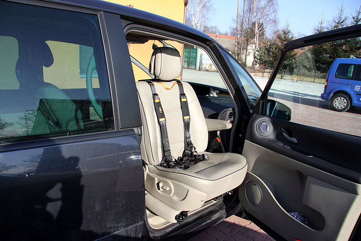 Mechanicky otočná a výsuvná sedačka ve voze RENAULT Espace