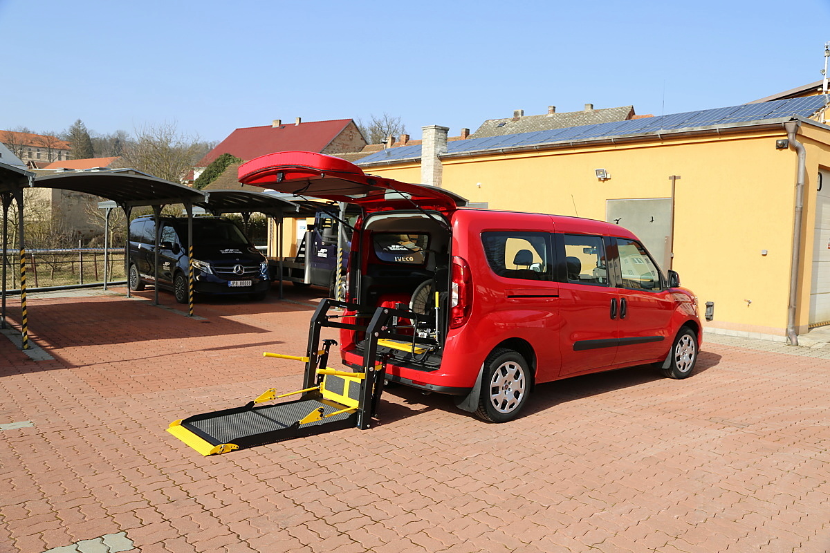 Elektrohydraulická plošina - E-SERIES ve voze FIAT Doblo