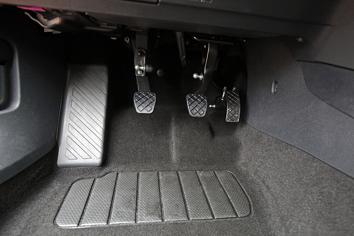 Pedálový blok pro osoby malého vzrůstu ve voze VW Golf