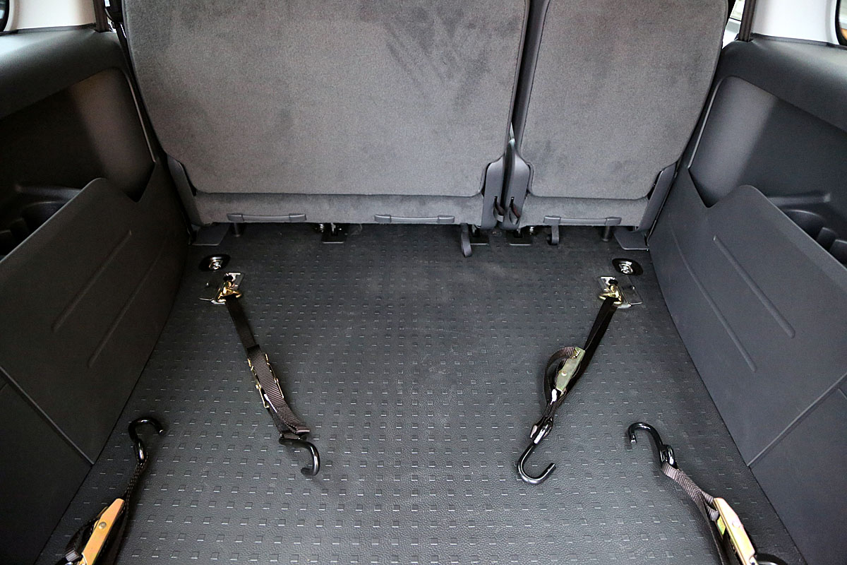 Kotvící zařízení invalidního vozíku - ráčnové ve voze VW Caddy
