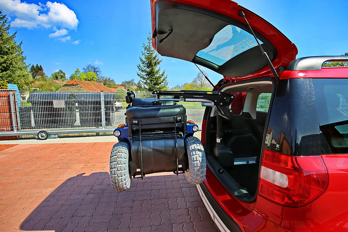 Elektrický jeřábek zavazadlový Carolift ve voze ŠKODA Yeti