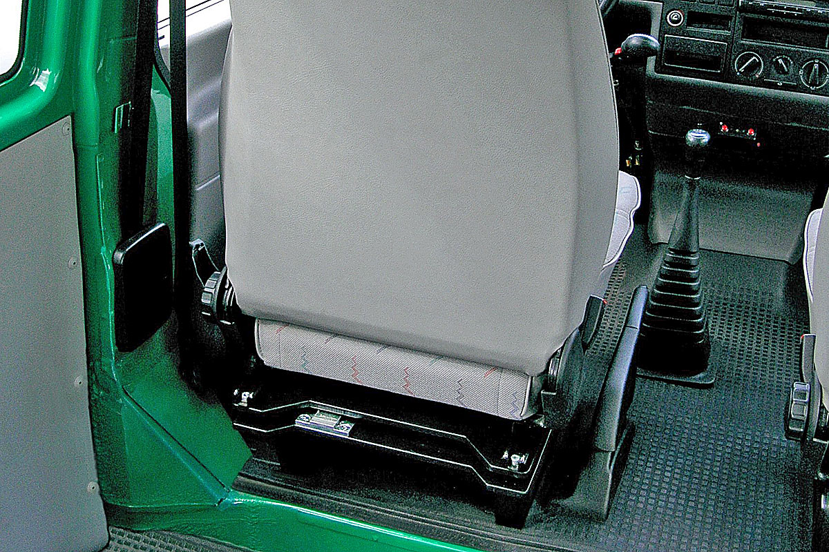 Mechanicky otočná sedačka ve voze VW Transporter T4