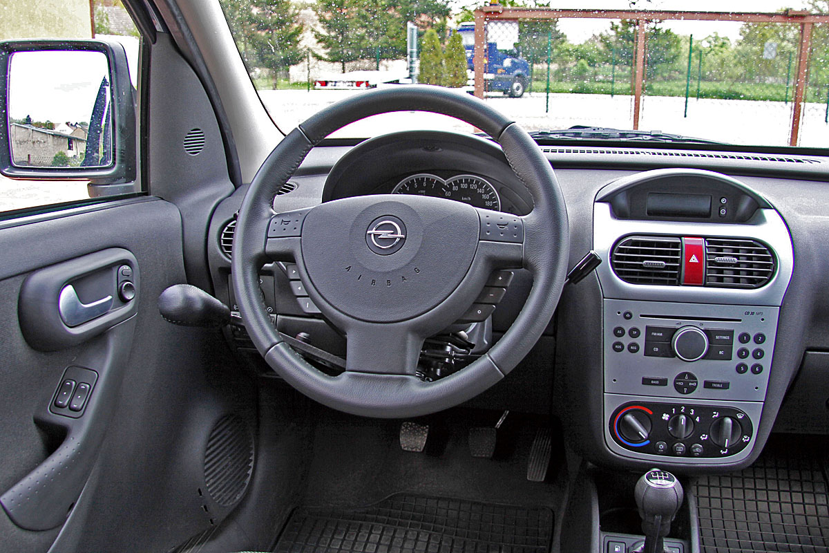 RO - provozní brzda (vlevo na sloupku, bez aret) ve voze FIAT Croma