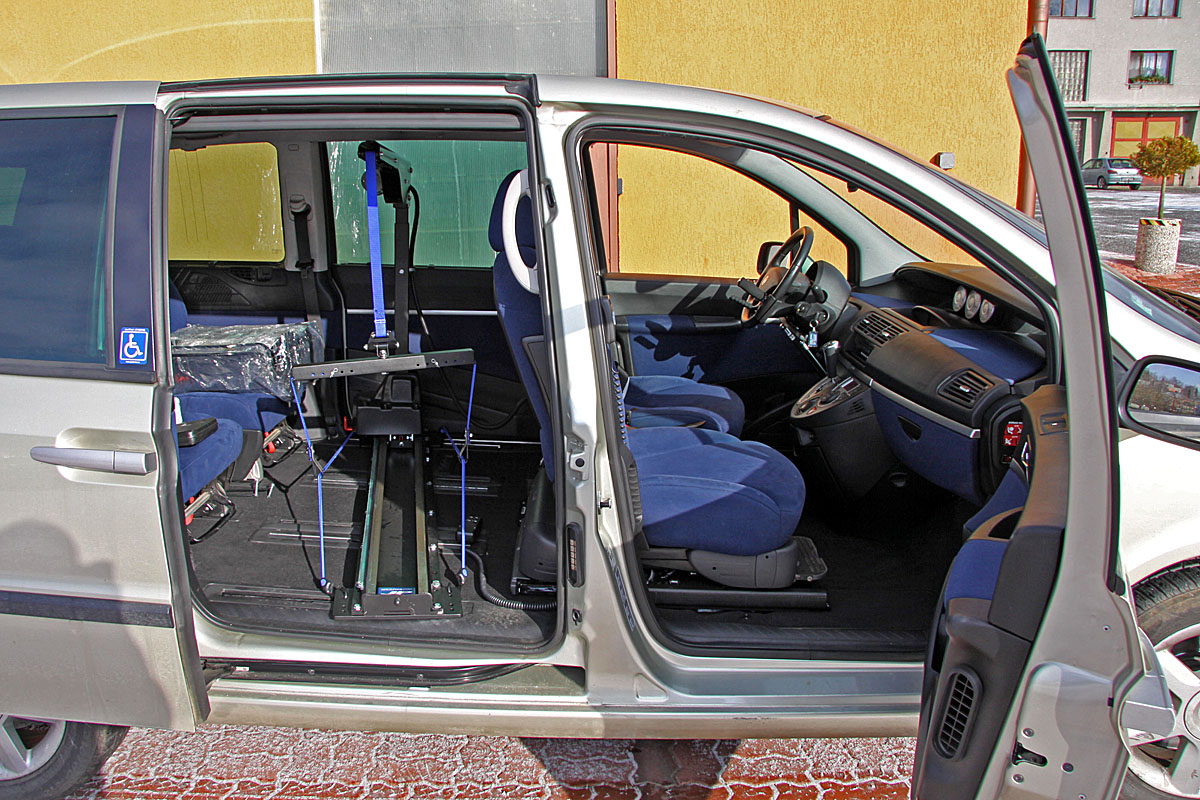 Elektrický jeřábek zavazadlový Harmar ve voze FIAT Ulysse