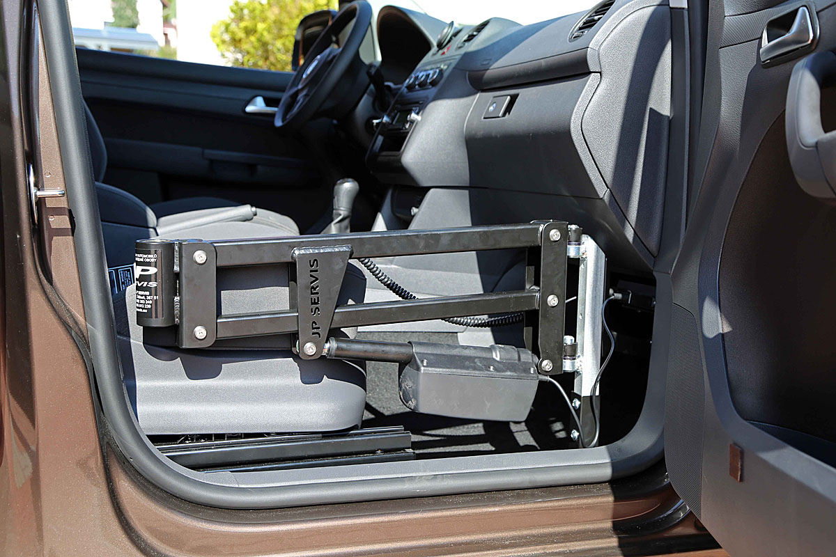 Elektrické přesedací zařízení - EZZ 100 ve voze VW Caddy