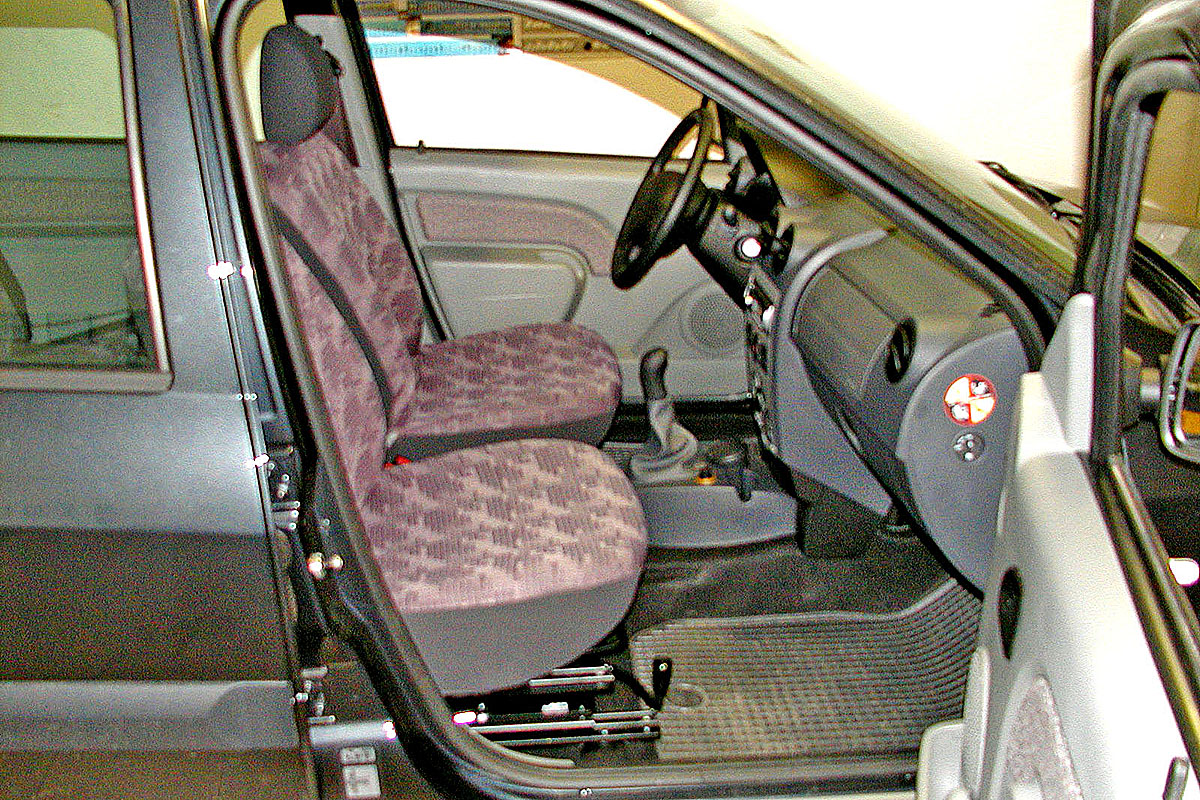 Mechanicky otočná a výsuvná sedačka ve voze DACIA Logan SW
