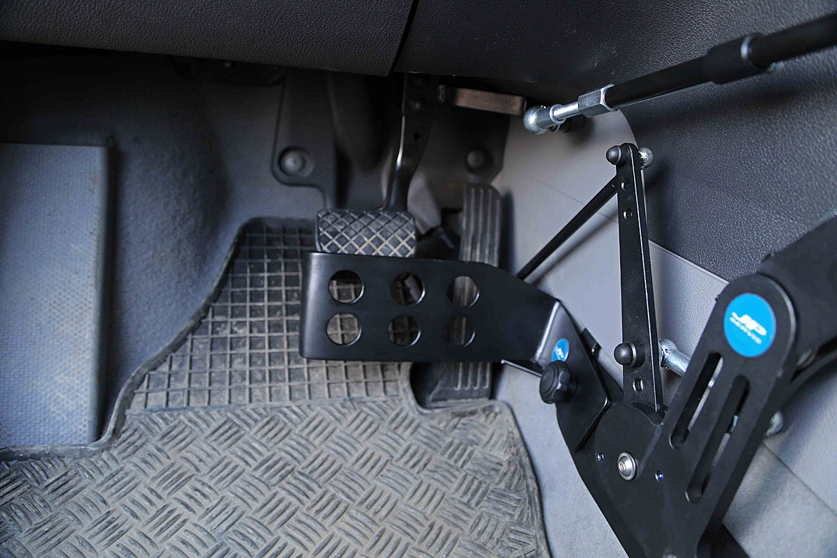 Bezpečnostní kryt pedálů ve voze VW Caddy