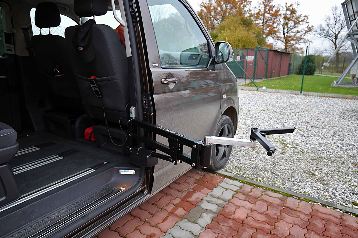 Elektrické přesedací zařízení - EZZ 100 ve voze VW Multivan