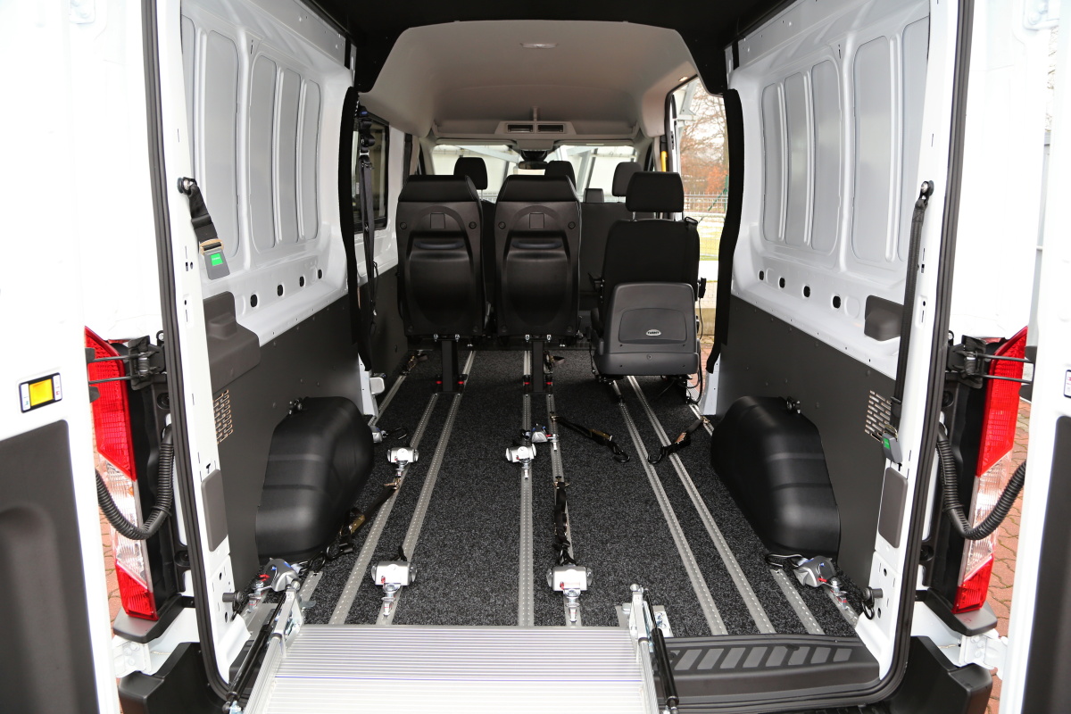 Multifunkční podlahový systém M1 - JP SERVIS ve voze FORD Transit