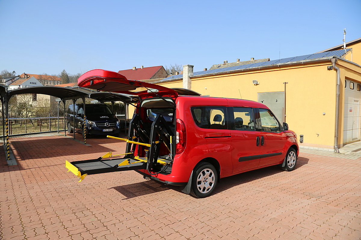 Elektrohydraulická plošina - E-SERIES ve voze FIAT Doblo